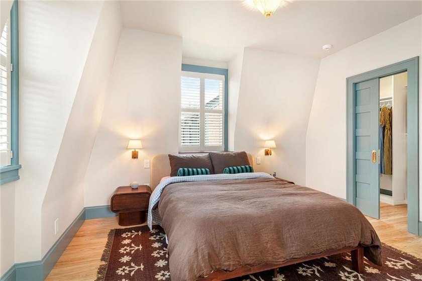 Located in Newport's Historic Point neighborhood, this newly - photo 39