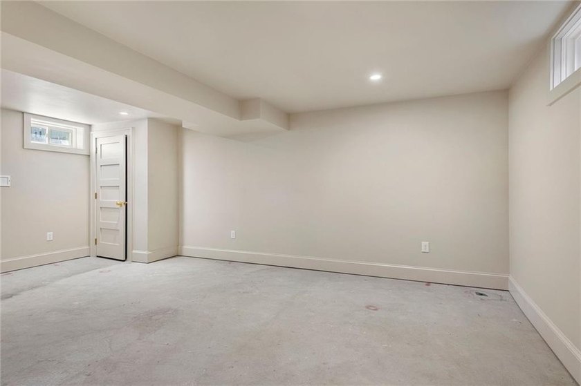 Located in Newport's Historic Point neighborhood, this newly - photo 48
