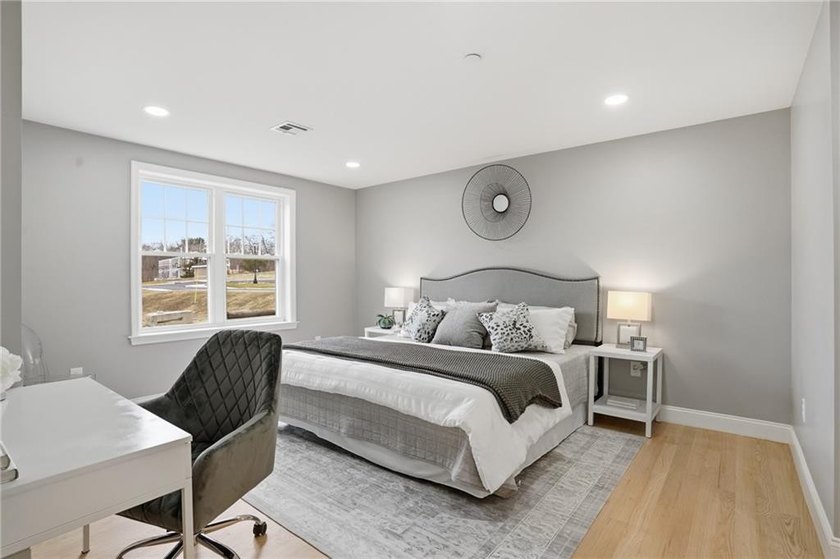 *VERY LARGE 1 BED UNIT ON TOP FLOOR, PRIVATE BALCONY! READY FOR - photo 25