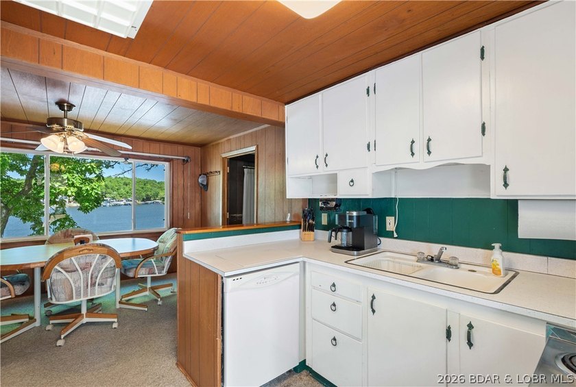 Tucked away on the sought-after Little Niangua Arm, this 3 bed - photo 10