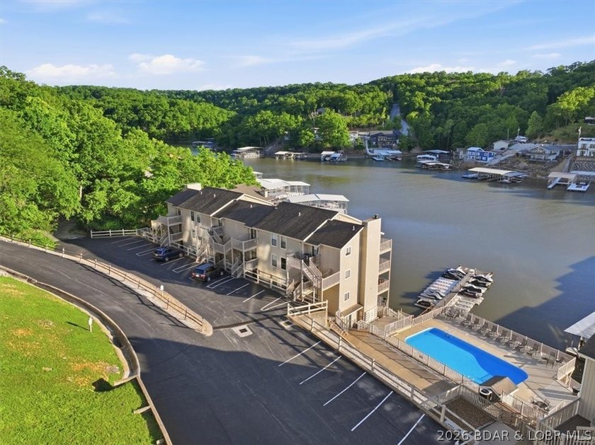 Welcome to lake life made easy! This beautifully updated 2 bed - photo 4
