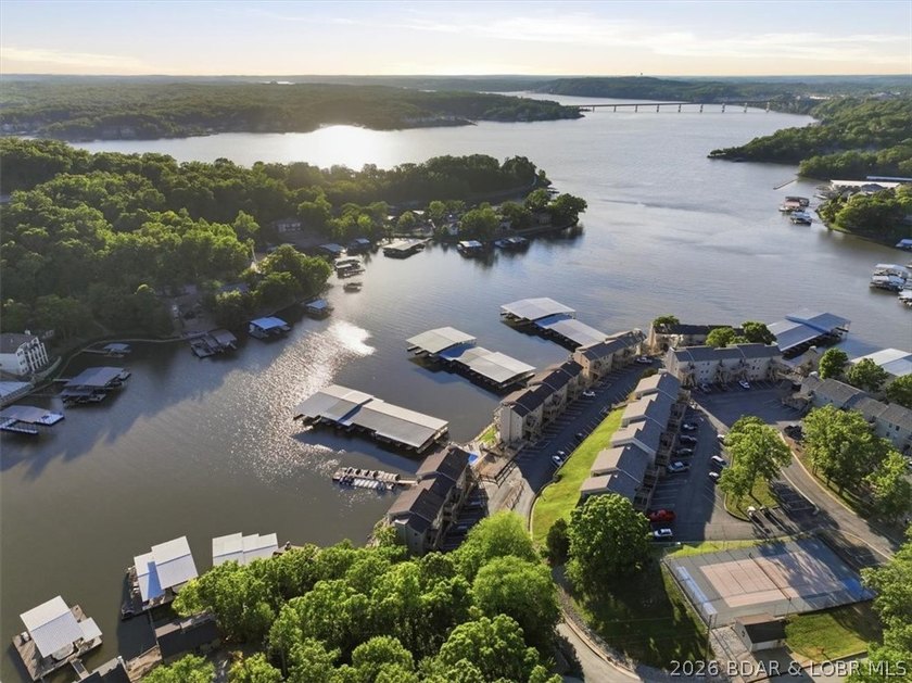 Welcome to lake life made easy! This beautifully updated 2 bed - photo 8