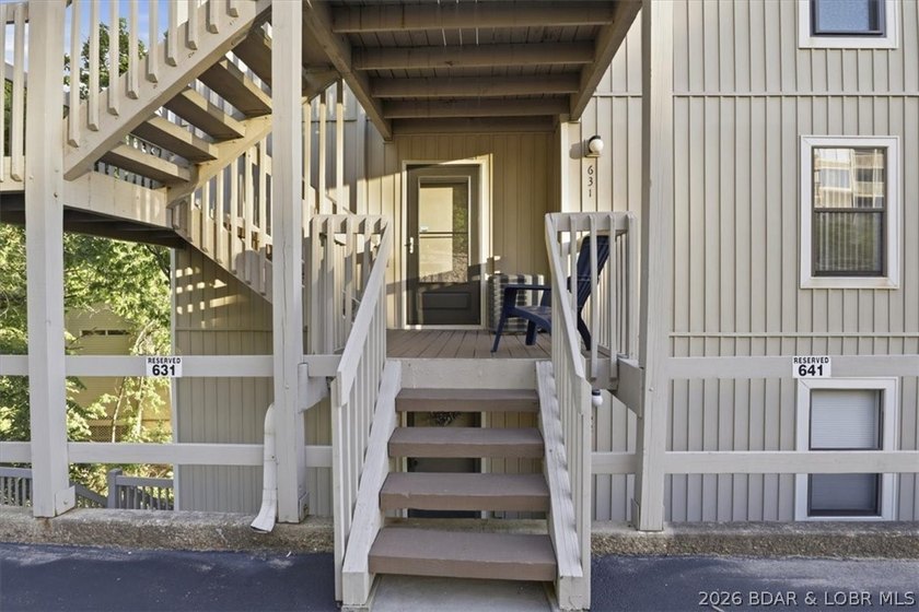 Welcome to lake life made easy! This beautifully updated 2 bed - photo 9