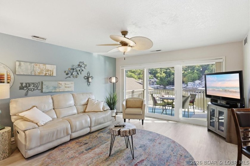 Welcome to lake life made easy! This beautifully updated 2 bed - photo 10