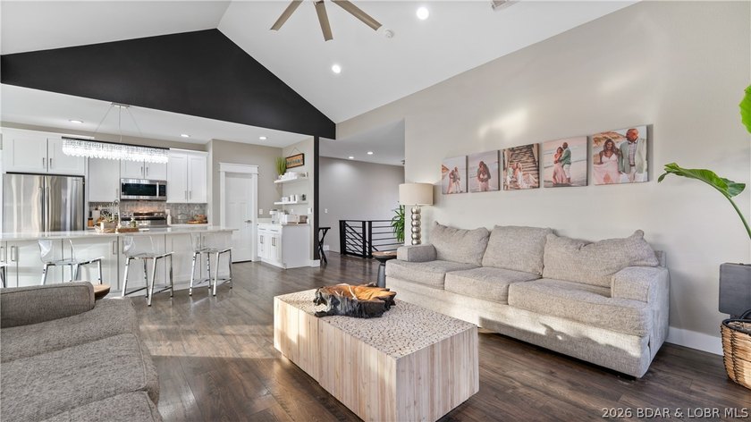 Spacious 5-bedroom, 3-bathroom home is ready for its new family! - photo 2