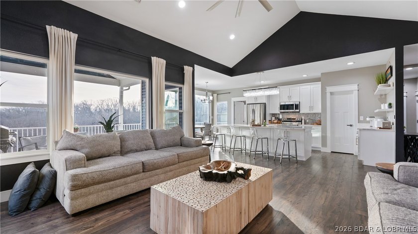 Spacious 5-bedroom, 3-bathroom home is ready for its new family! - photo 4