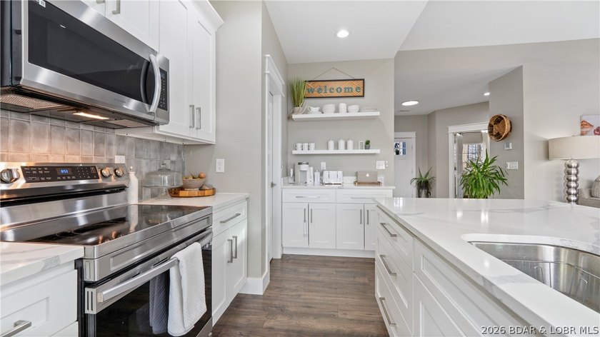 Spacious 5-bedroom, 3-bathroom home is ready for its new family! - photo 6