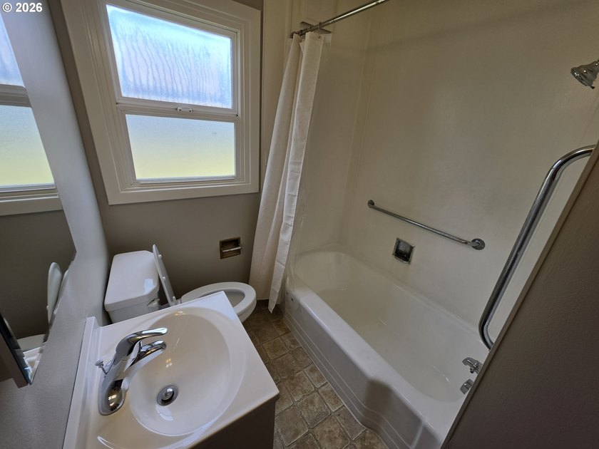 Charming 2-bedroom, 1-bath bungalow offering 894 square feet of - photo 19