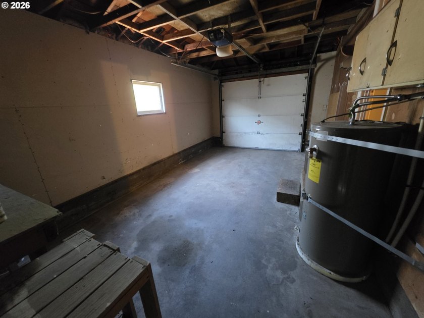 Charming 2-bedroom, 1-bath bungalow offering 894 square feet of - photo 22