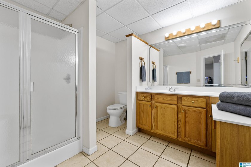 LAKEFRONT HOME FOR SALE - TURNKEY &amp; FULLY FURNISHED Rare - photo 30