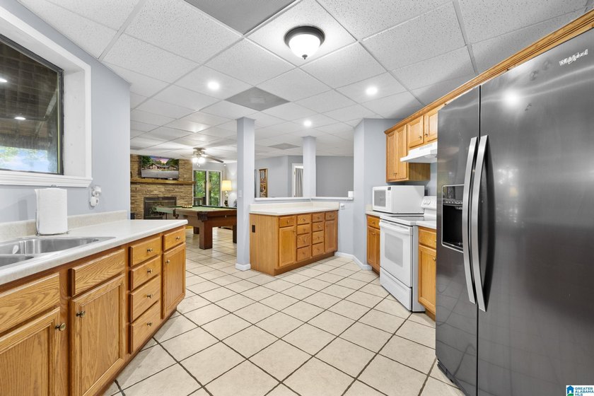 LAKEFRONT HOME FOR SALE - TURNKEY &amp; FULLY FURNISHED Rare - photo 42