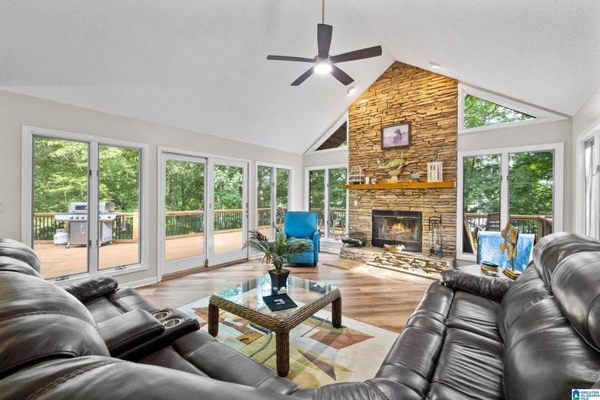 LAKEFRONT HOME FOR SALE - TURNKEY &amp; FULLY FURNISHED Rare - photo 49