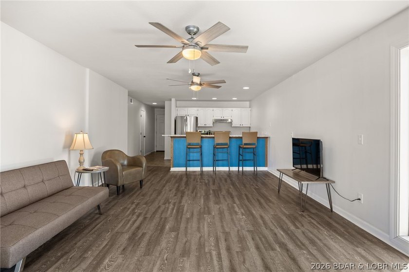 Enjoy the lake lifestyle at Pelican Bay Condominiums. This - photo 3