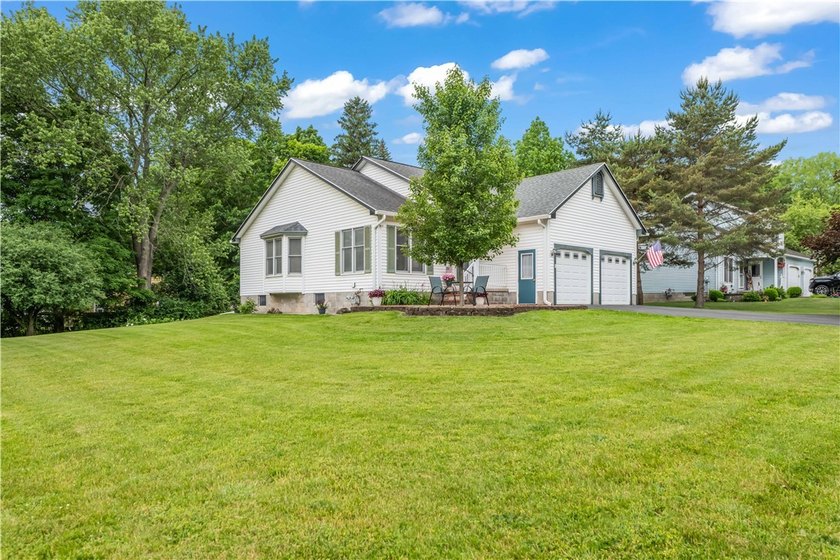 Meticulously maintained and move-in ready, this stunning - photo 5
