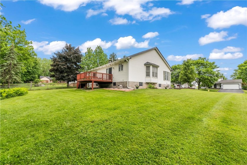 Meticulously maintained and move-in ready, this stunning - photo 6