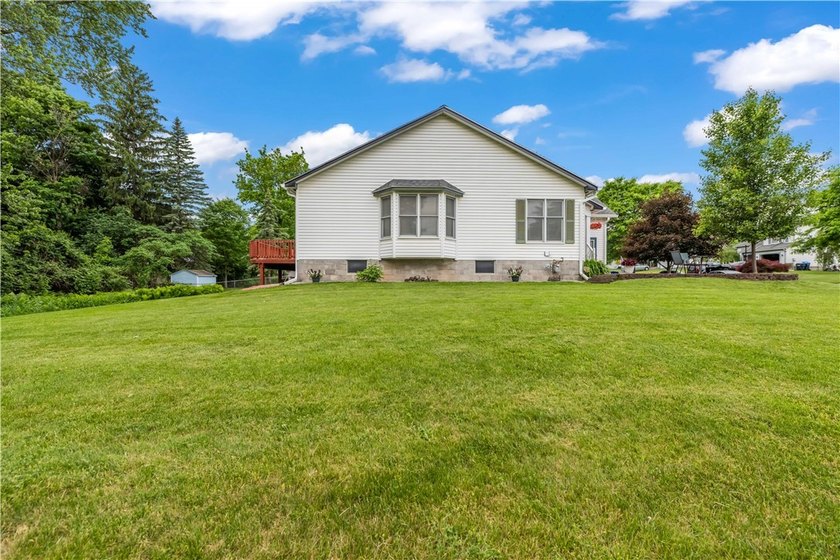Meticulously maintained and move-in ready, this stunning - photo 7