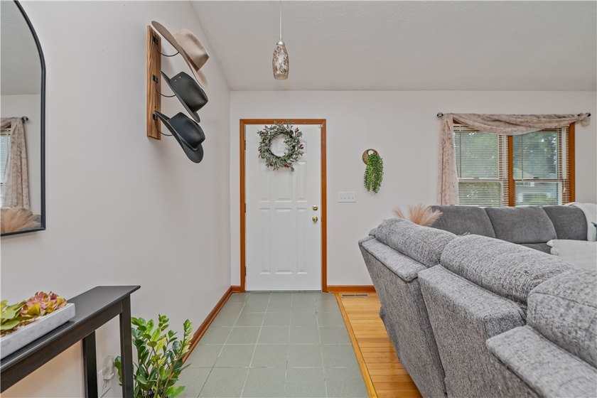 Meticulously maintained and move-in ready, this stunning - photo 9