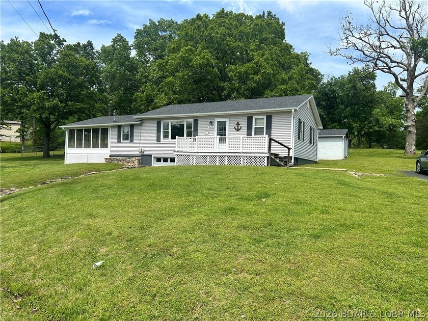 BACK ON THE Market at no fault of the seller. Charming 3-bedroom - photo 2