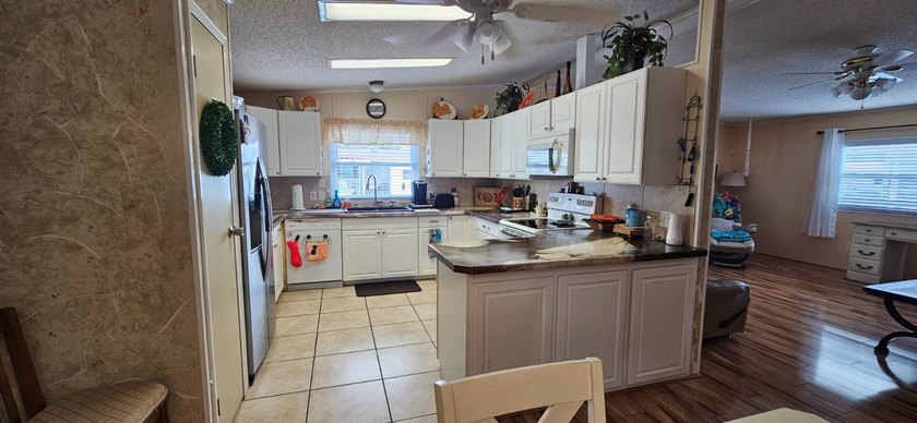 Hard to find and packed with value, this spacious 2 bedroom, 2 - photo 8