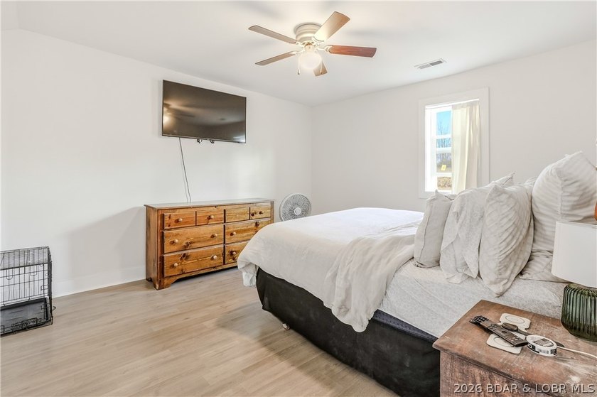 Welcome to this beautifully renovated, move-in-ready home - photo 10