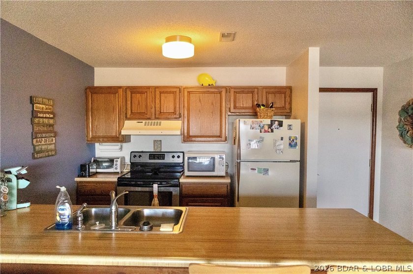 Wake up to stunning views in this charming 2-bedroom, 2-bathroom - photo 5