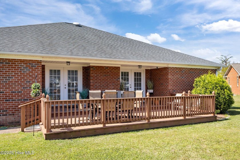 Nestled in the serene and sought-after Berne Glade community - photo 7