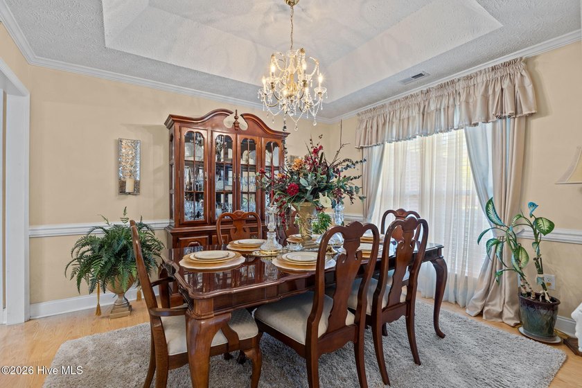Nestled in the serene and sought-after Berne Glade community - photo 8