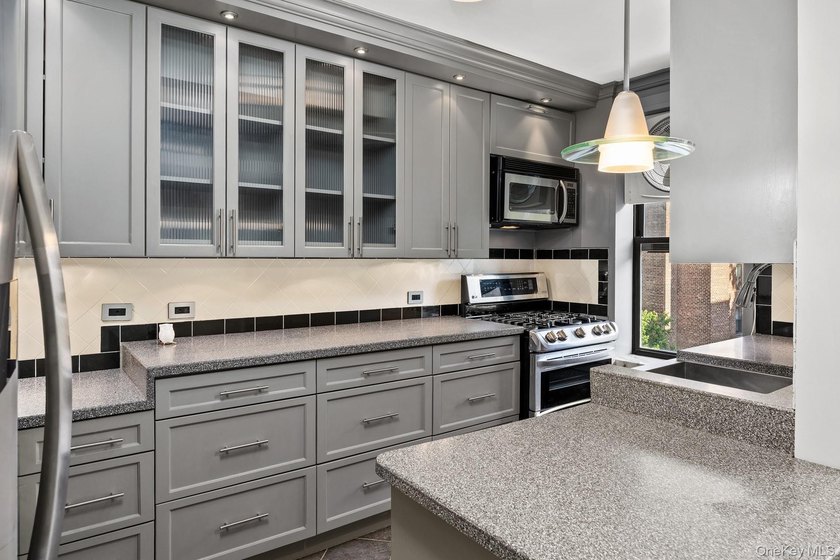 Welcome to this beautifully updated and impeccably maintained - photo 14
