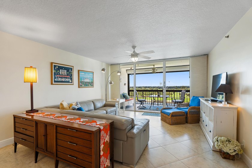 True paradise living in Florida! Rarely available, this spacious - photo 14