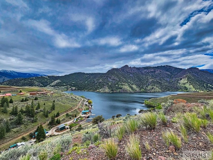 Welcome to your dream lakefront retreat on Williams Lake in the - photo 4