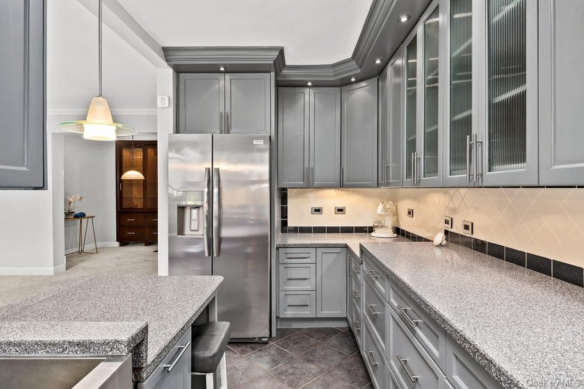 Welcome to this beautifully updated and impeccably maintained - photo 17