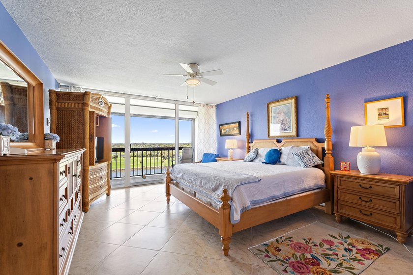 True paradise living in Florida! Rarely available, this spacious - photo 23