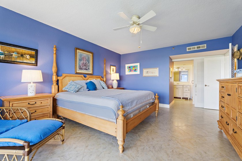 True paradise living in Florida! Rarely available, this spacious - photo 26