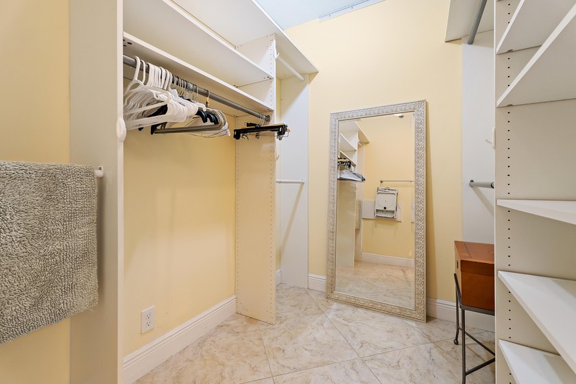 True paradise living in Florida! Rarely available, this spacious - photo 31