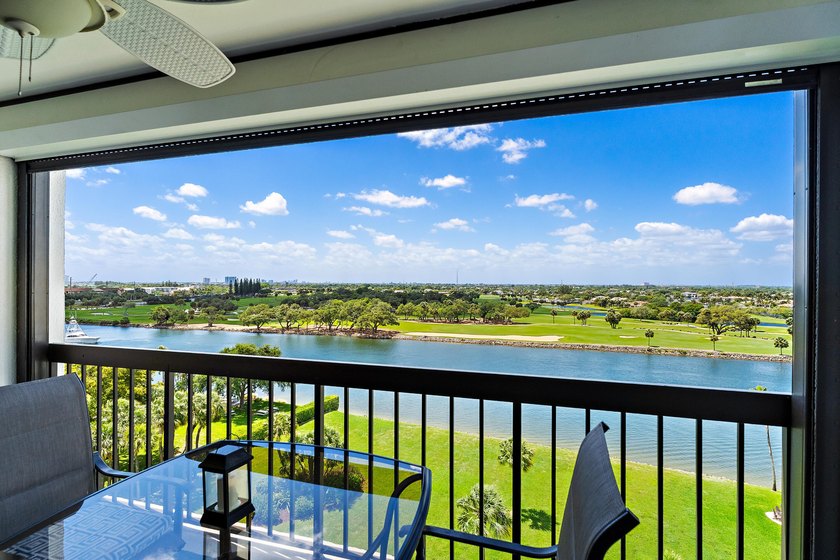 True paradise living in Florida! Rarely available, this spacious - photo 34