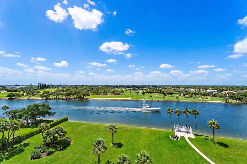 True paradise living in Florida! Rarely available, this spacious - photo 36