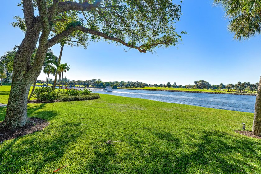 True paradise living in Florida! Rarely available, this spacious - photo 40