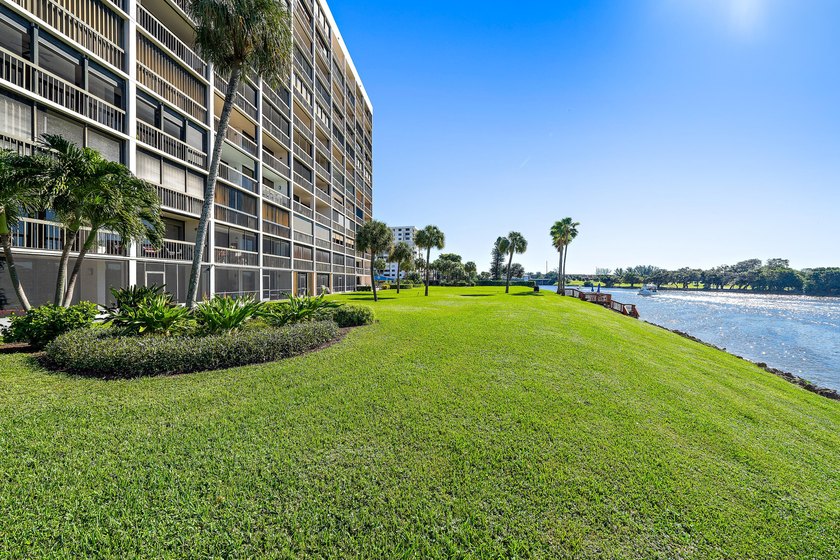 True paradise living in Florida! Rarely available, this spacious - photo 41