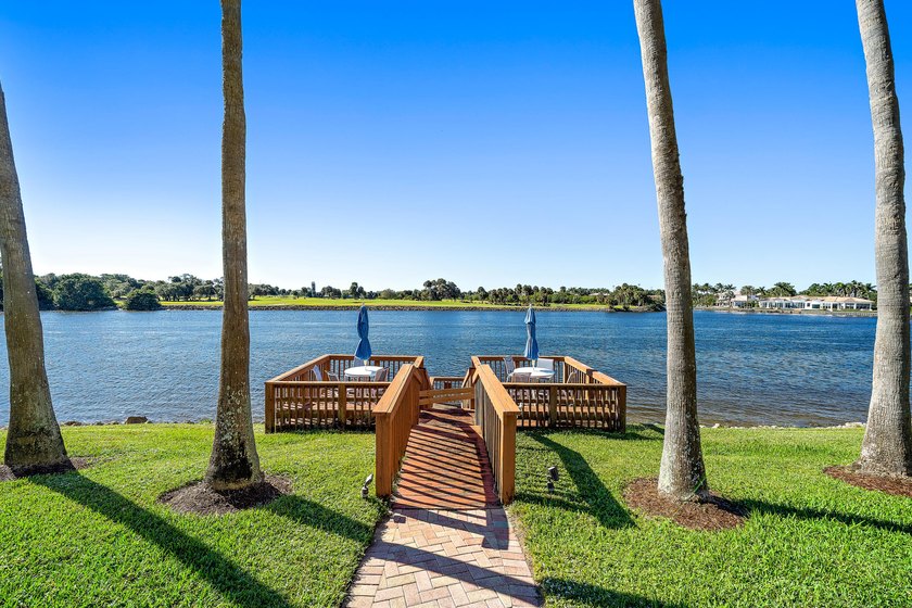 True paradise living in Florida! Rarely available, this spacious - photo 42