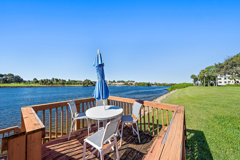 True paradise living in Florida! Rarely available, this spacious - photo 43