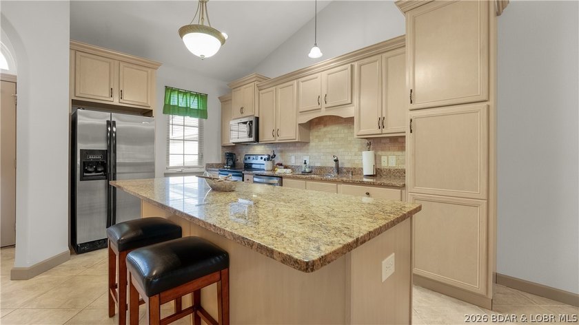 Come home to this inviting, welcoming villa at The Palms in Lake - photo 5