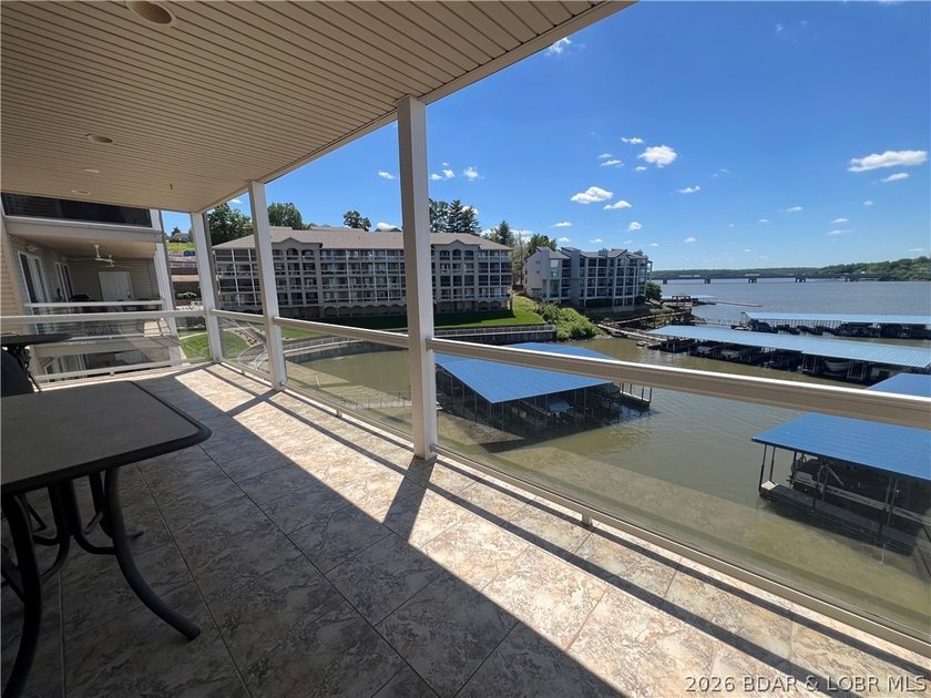 Gorgeous Walk-In Level Condominium with Elevator Access at the - photo 3