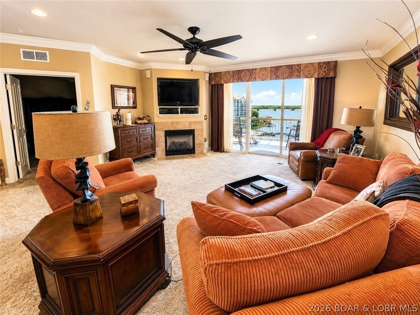 Gorgeous Walk-In Level Condominium with Elevator Access at the - photo 6