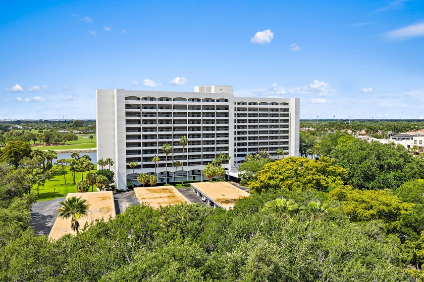 True paradise living in Florida! Rarely available, this spacious - photo 58