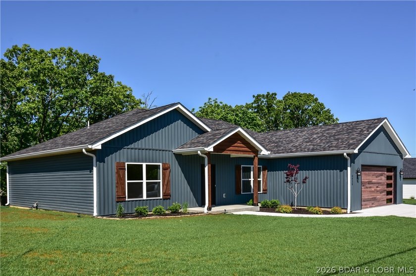 BRAND NEW HOME in the HEART of Osage Beach!! This striking home - photo 3