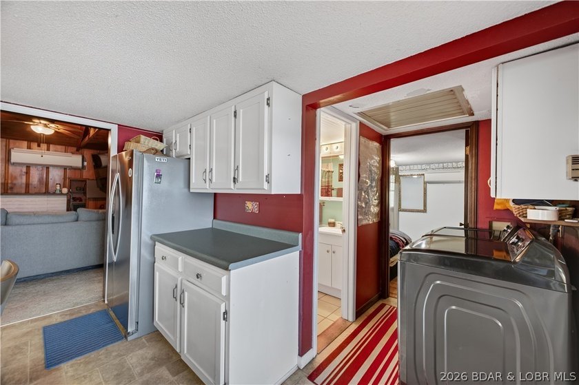 Looking to get your first lake cabin with deep water, killer - photo 13