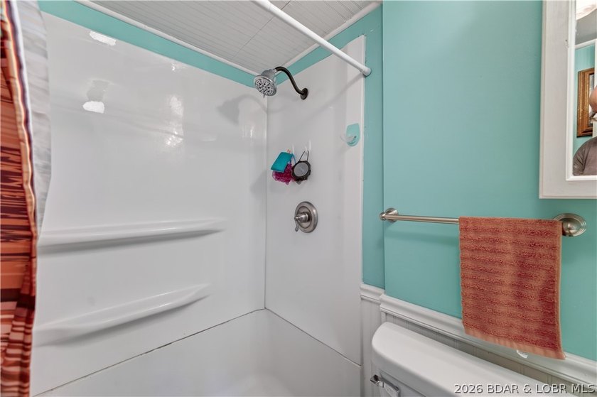 Looking to get your first lake cabin with deep water, killer - photo 18