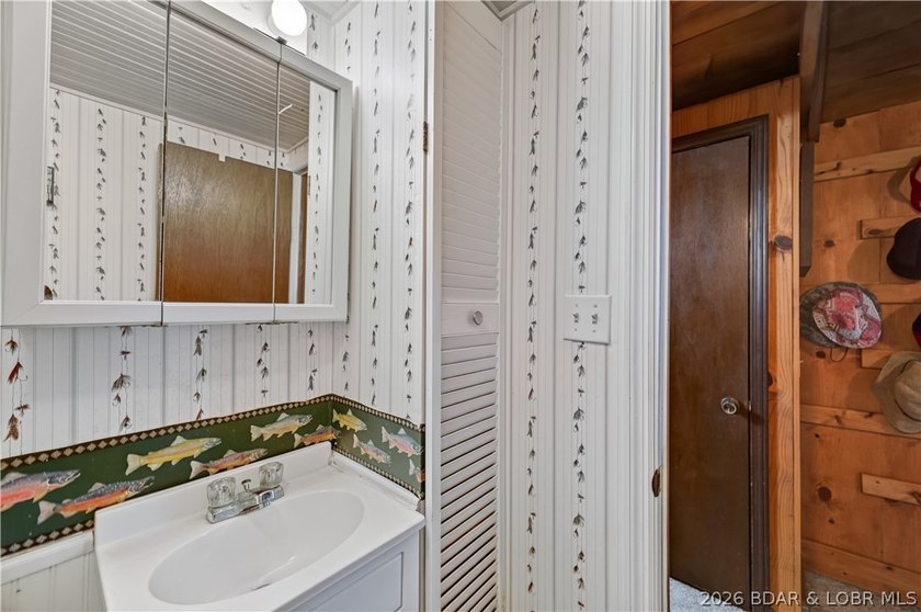 Looking to get your first lake cabin with deep water, killer - photo 24