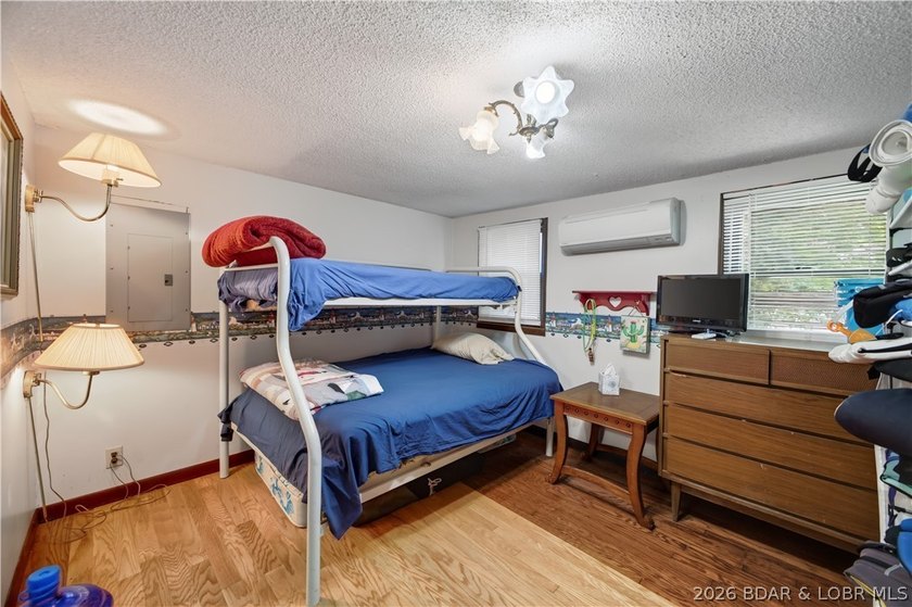 Looking to get your first lake cabin with deep water, killer - photo 25