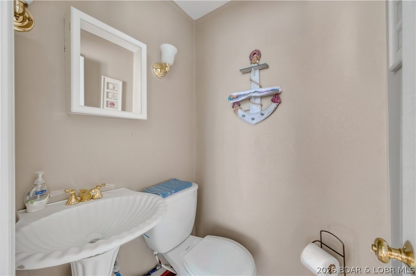 Looking to get your first lake cabin with deep water, killer - photo 35